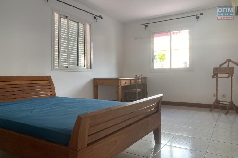 LA POSSESSION – QUARTIER BOEUF-MORT-Villa d’exception avec vue océan, 7 chambres et fort potentiel patrimonial