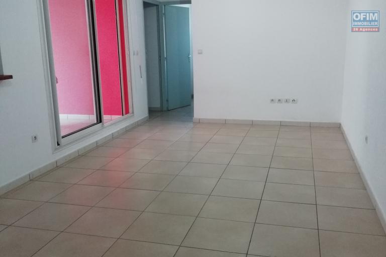 A louer un appartement T2 de 62 m2 à St-Joseph avec jardin