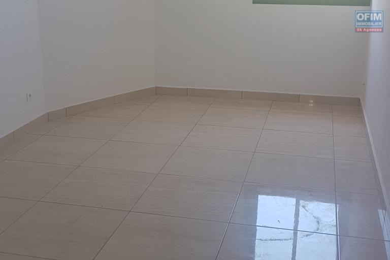 A louer villa de type F4 en duplex r&eacute;cente &agrave; St Leu l'Etang