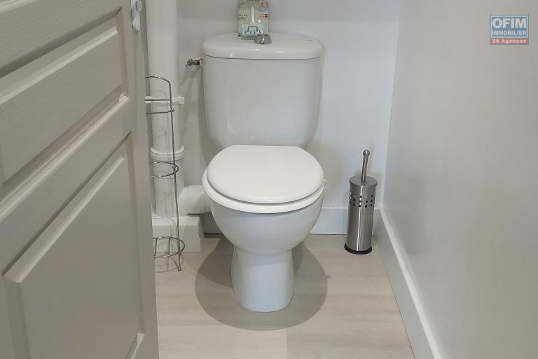 A louer bel appartement meublé refait à neuf à St Leu Stella