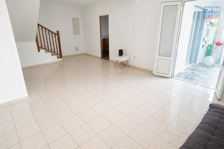 A Louer Villa de 4 chambres, dont 1 suite parentale, belle terrasse, jardin clôturé, endroit au calme à STE MARIE/ TERRAIN ELISA