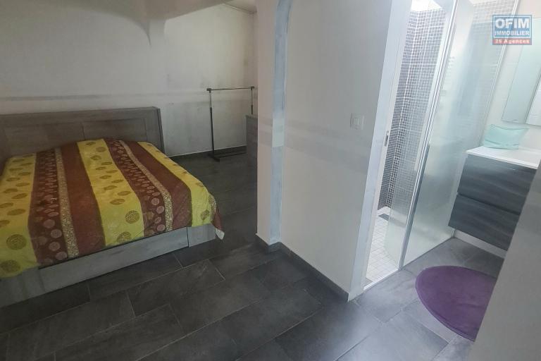 A Louer Villa de 4 chambres, dont 1 suite parentale, belle terrasse, jardin clôturé, endroit au calme à STE MARIE/ TERRAIN ELISA