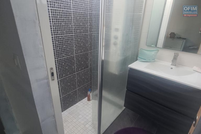 A Louer Villa de 4 chambres, dont 1 suite parentale, belle terrasse, jardin clôturé, endroit au calme à STE MARIE/ TERRAIN ELISA