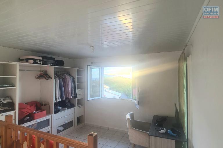 A Louer Villa de 4 chambres, dont 1 suite parentale, belle terrasse, jardin clôturé, endroit au calme à STE MARIE/ TERRAIN ELISA