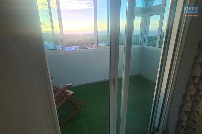 A Louer Villa de 4 chambres, dont 1 suite parentale, belle terrasse, jardin clôturé, endroit au calme à STE MARIE/ TERRAIN ELISA
