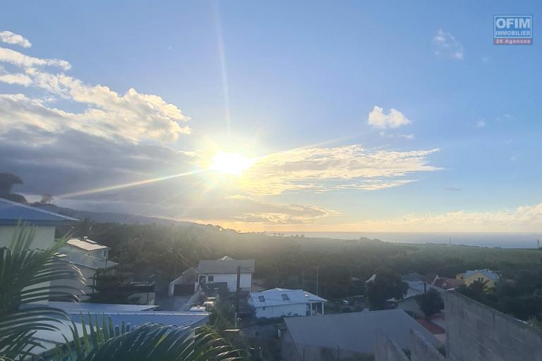 A Louer Villa de 4 chambres, dont 1 suite parentale, belle terrasse, jardin clôturé, endroit au calme à STE MARIE/ TERRAIN ELISA