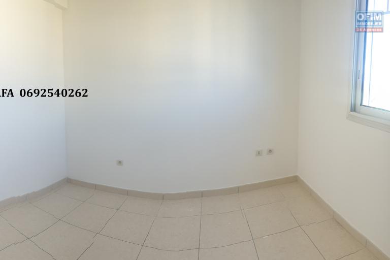 A vendre bel appartement T2 de 54,65 m2 avec vue mer et montagne à Saint-Joseph - Chambre climatisée