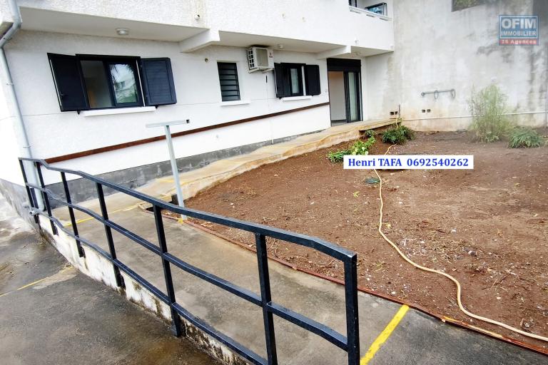 A louer un appartement F3 de 94 m2 à St-Joseph avec un grand jardin