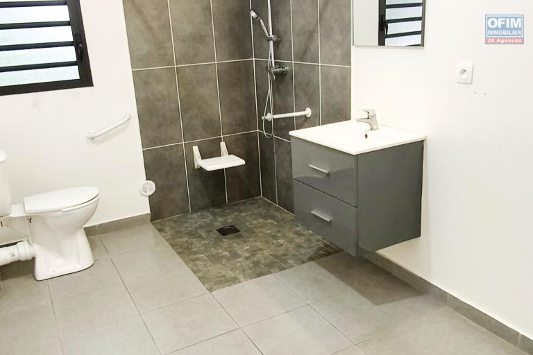 A louer un appartement F3 de 94 m2 à St-Joseph avec un grand jardin