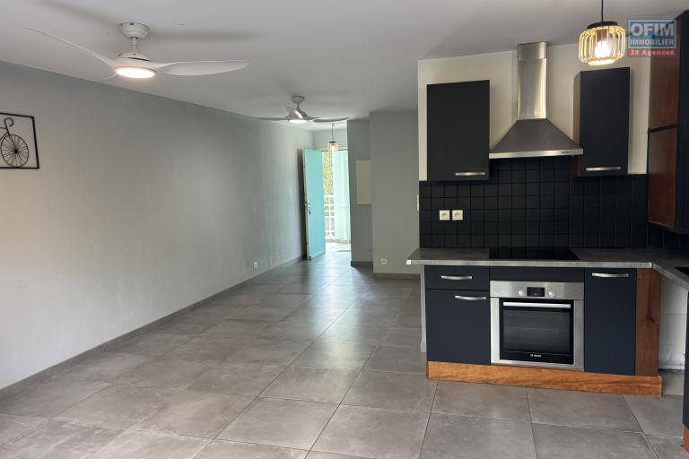 A vendre - Superbe T2 de 52 m2 entièrement rénové - Centre ville de Saint-Leu