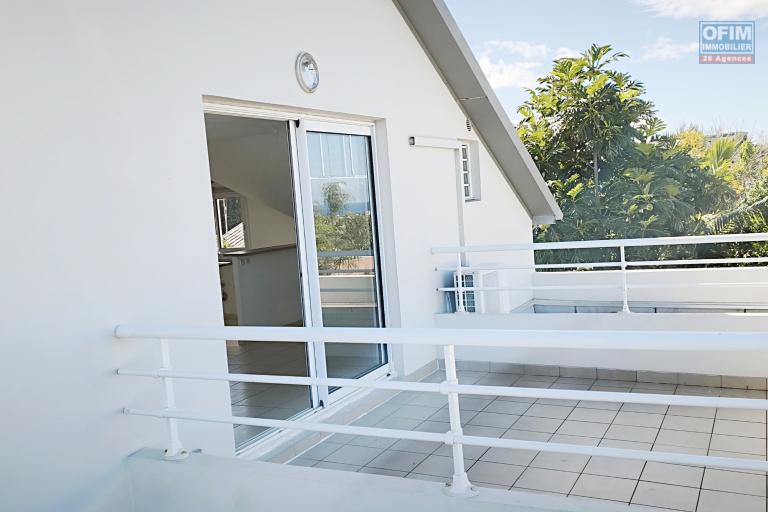 Beau studio avec vue mer et montagne