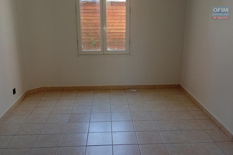 A LOUER APPARTEMENT T2 EN REZ DE JARDIN DE 60 M2 A LA SALINE LES BAINS