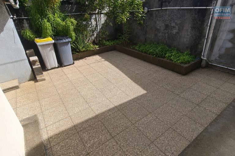 A Vendre Maison 2 chambres avec garage à SAINTE SUZANNE/ CENTRE