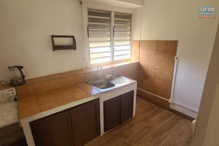 A Vendre Maison 2 chambres avec garage à SAINTE SUZANNE/ CENTRE
