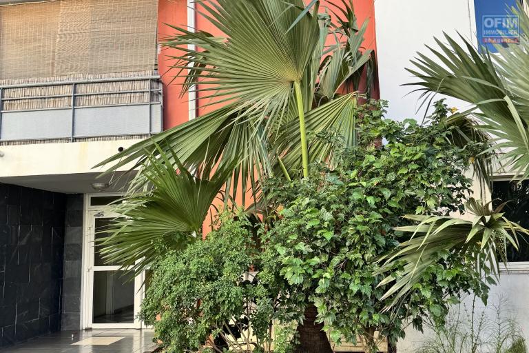 A louer ce bel appartement de type F2 sur la résidence INAIS à Sainte Clotilde.