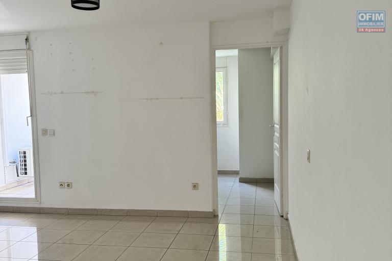 A louer ce bel appartement de type F2 sur la résidence INAIS à Sainte Clotilde.