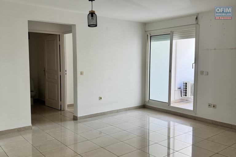 A louer ce bel appartement de type F2 sur la résidence INAIS à Sainte Clotilde.
