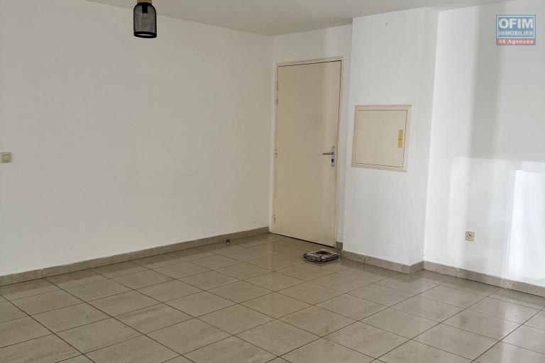 A louer ce bel appartement de type F2 sur la résidence INAIS à Sainte Clotilde.