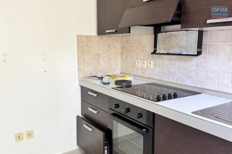 A louer ce bel appartement de type F2 sur la résidence INAIS à Sainte Clotilde.
