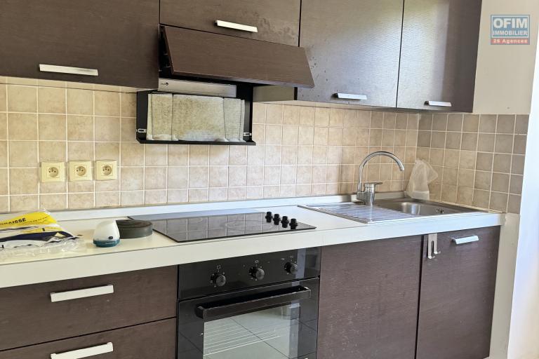 A louer ce bel appartement de type F2 sur la résidence INAIS à Sainte Clotilde.