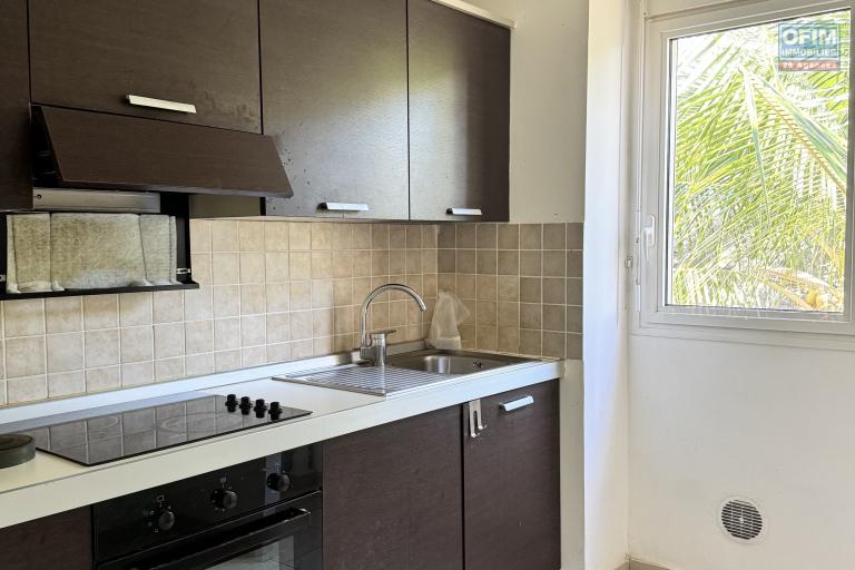 A louer ce bel appartement de type F2 sur la résidence INAIS à Sainte Clotilde.