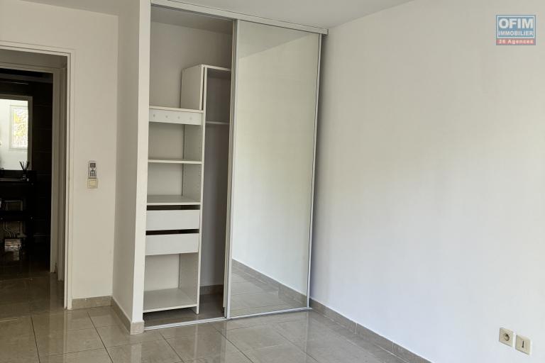 A louer ce bel appartement de type F2 sur la résidence INAIS à Sainte Clotilde.