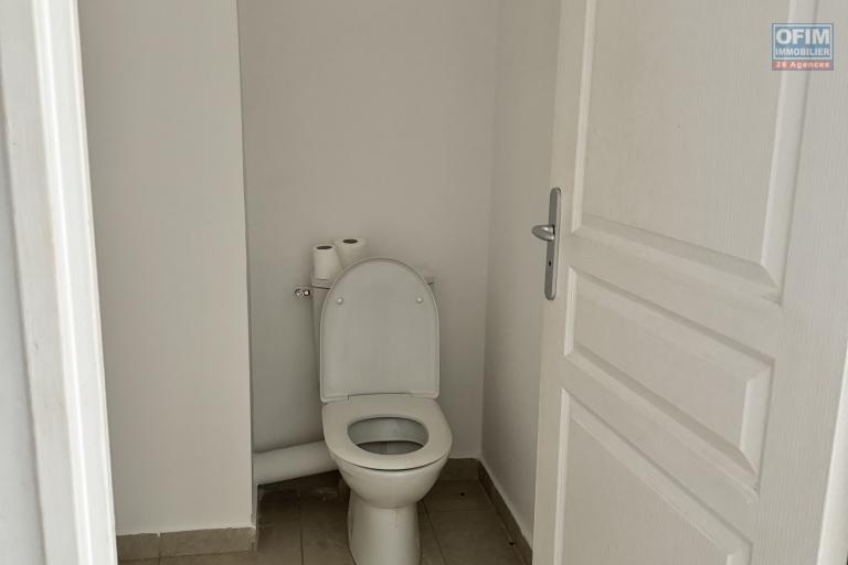 A louer ce bel appartement de type F2 sur la résidence INAIS à Sainte Clotilde.