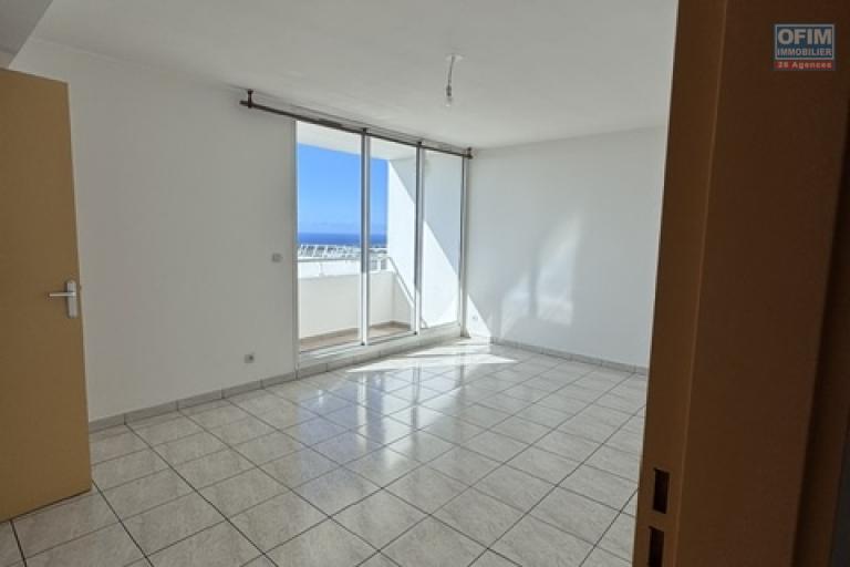 A louer ce joli appartement de type F2 sur la résidence GEORGES BRASSENS à Sainte Clotilde.