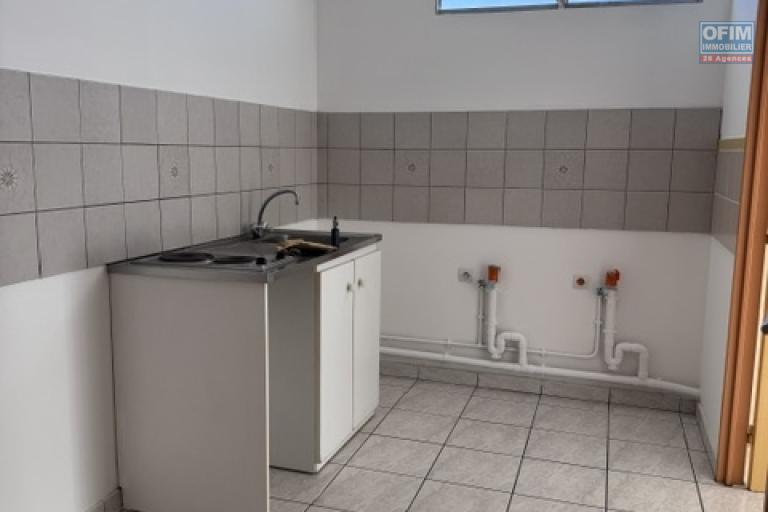 A louer ce joli appartement de type F2 sur la résidence GEORGES BRASSENS à Sainte Clotilde.