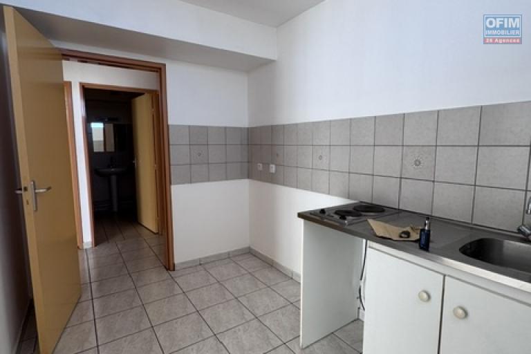 A louer ce joli appartement de type F2 sur la résidence GEORGES BRASSENS à Sainte Clotilde.
