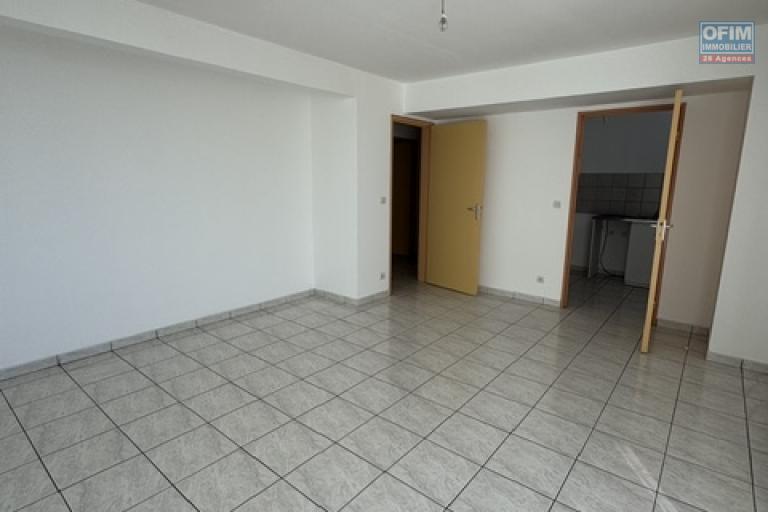 A louer ce joli appartement de type F2 sur la résidence GEORGES BRASSENS à Sainte Clotilde.