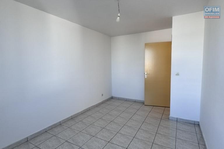 A louer ce joli appartement de type F2 sur la résidence GEORGES BRASSENS à Sainte Clotilde.