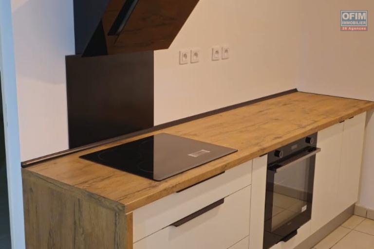 A vendre - Appartement T3 de 51 m2 avec varangue parking ferm&eacute;-Secteur Sainte-Clotilde