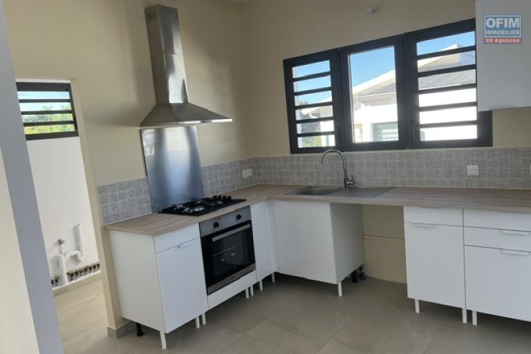 A louer villa F4 neuve dans une petite impasse calme de la Ravine Sèche AVIRONS - cuisine équipée