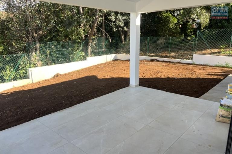 A louer villa F4 neuve dans une petite impasse calme de la Ravine Sèche AVIRONS - terrasse