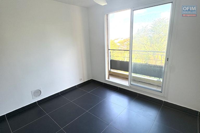 A Vendre appartement de 2 chambres avec parking privatif à Beaulieu - Saint Benoit