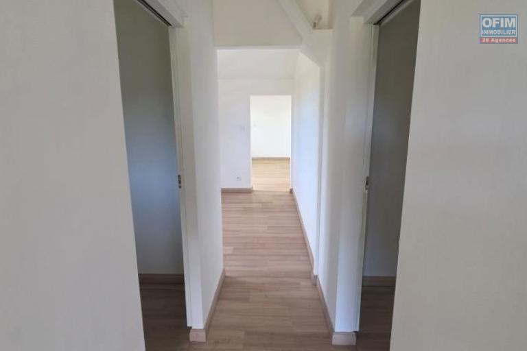 A louer villa enti&egrave;rement r&eacute;nov&eacute;e avec grands espaces ext&eacute;rieurs