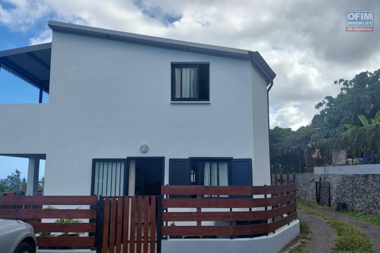 A louer villa de type F4 en duplex r&eacute;cente &agrave; St Leu l'Etang - Une villa r&eacute;cente