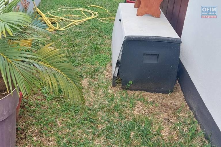 A louer villa de type F4 en duplex r&eacute;cente &agrave; St Leu l'Etang - Un jardin verdoyant