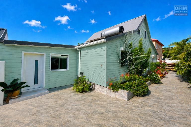 À VENDRE À PLATEAU CAILLOU – MAISON FAMILIALE F4 AVEC STUDIO INDÉPENDANT, V...