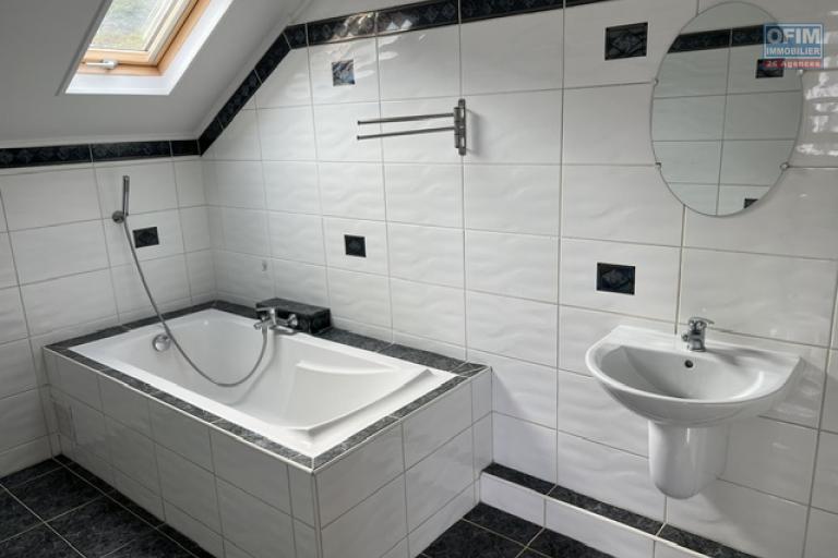 À louer appartement, T4, Centre Ville de Tevelave