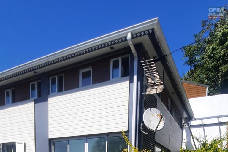 A vendre immeuble de 6 appartements sur Sainte Suzanne