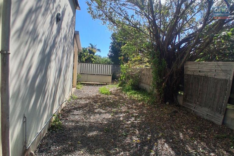 A LOUER Maison à étage de type F4 sur SAINT-GILLES LES HAUTS à 1133,17 euros !!