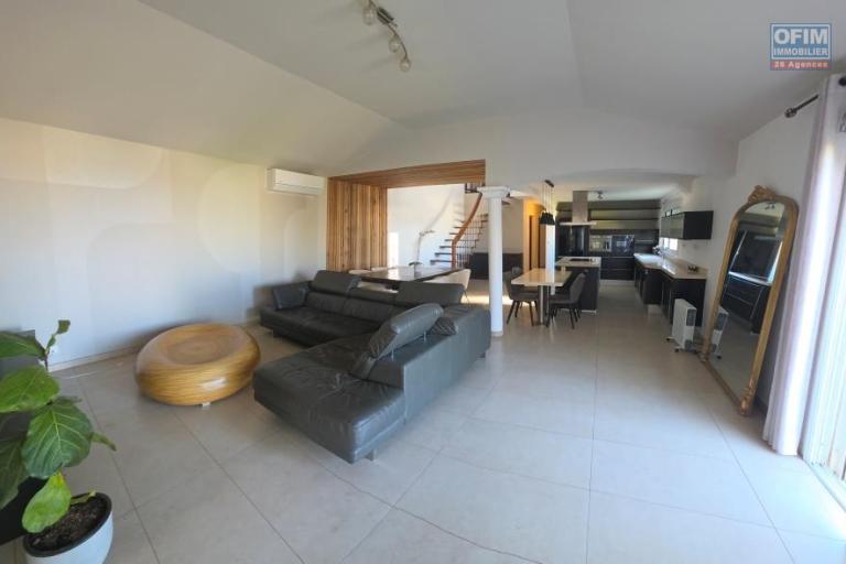 A louer magnifique et grande villa de type F7 - prestations haut de gamme le Tampon Trois Mares