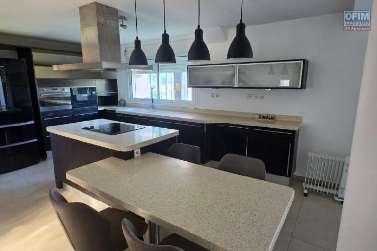 A louer magnifique et grande villa de type F7 - prestations haut de gamme le Tampon Trois Mares