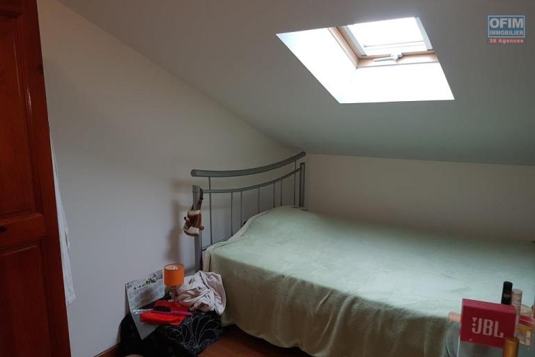 A louer jolie villa jumelée de type F4 d'environ 105 m² au Tampon 14 éme