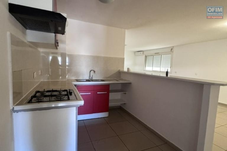 A louer ce bel et spacieux appartement de type F3 résidence La Goelette sur les bas de la route Bois de Nèfles à Sainte Clotilde.