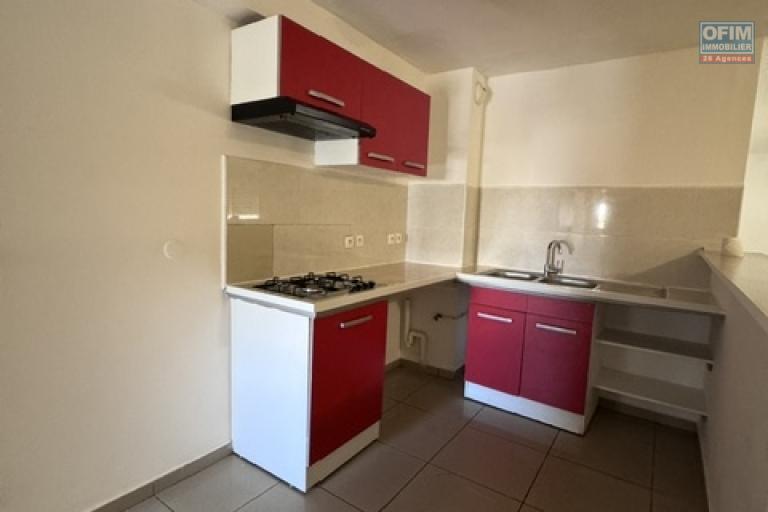 A louer ce bel et spacieux appartement de type F3 résidence La Goelette sur les bas de la route Bois de Nèfles à Sainte Clotilde.