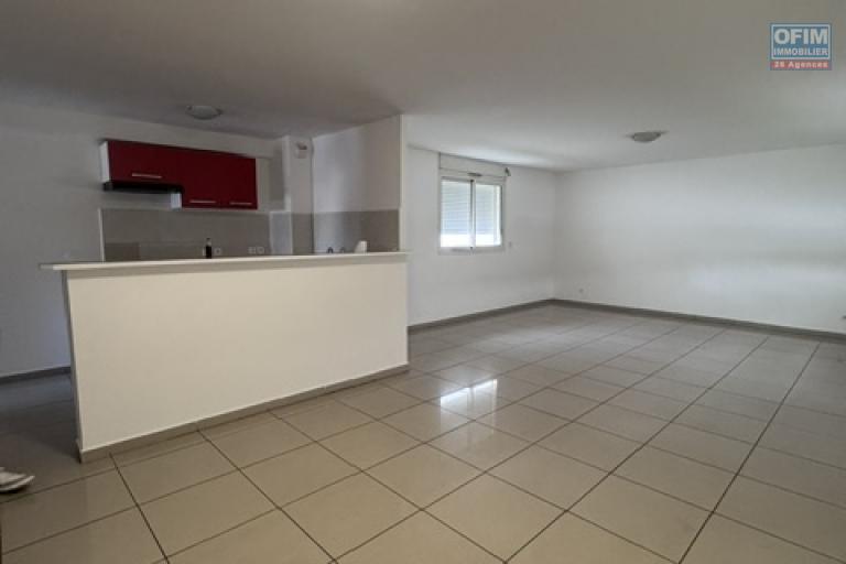 A louer ce bel et spacieux appartement de type F3 résidence La Goelette sur les bas de la route Bois de Nèfles à Sainte Clotilde.