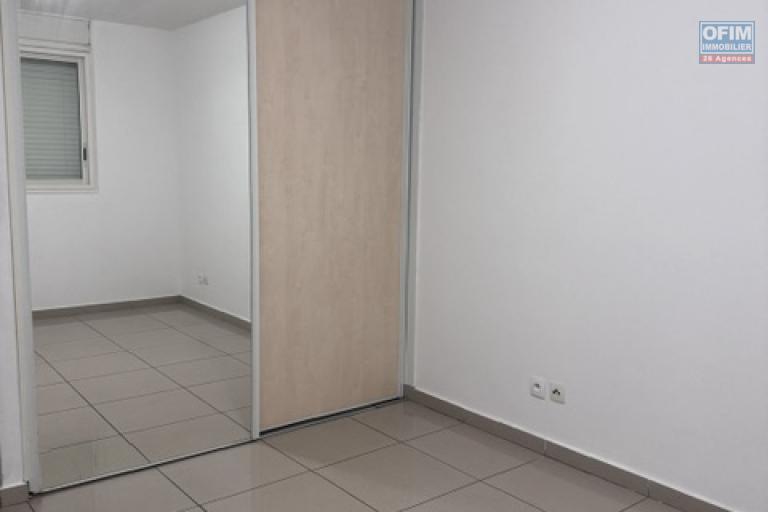 A louer ce bel et spacieux appartement de type F3 résidence La Goelette sur les bas de la route Bois de Nèfles à Sainte Clotilde.